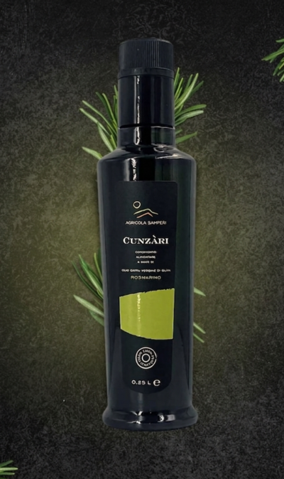 Mit Rosmarin aromatisiertes Öl